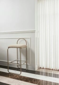 AYTM Angui Barhocker H92.5 Cm, Taupe -Gubi || Hay || &Tradition Verkäufe aytm angui bar chair anthracite boucle l37xw39xh925 10