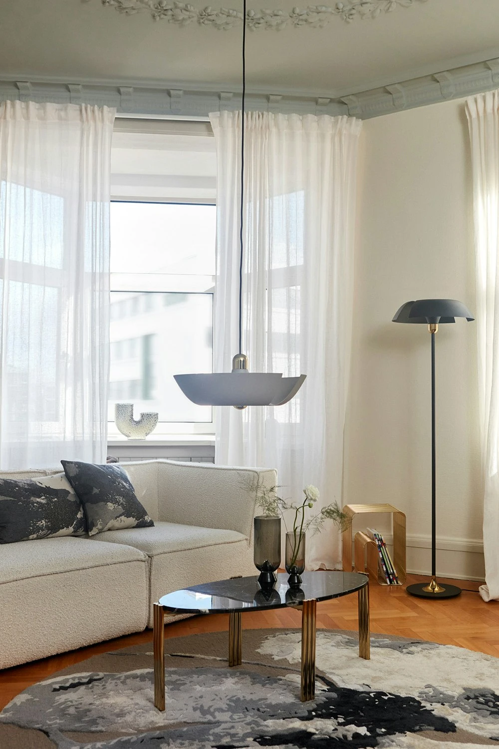 AYTM Tribus Kaffeetisch Oval, Gold / Schwarz 3 AYTM Tribus Kaffeetisch Oval, Gold / Schwarz – Bild 3