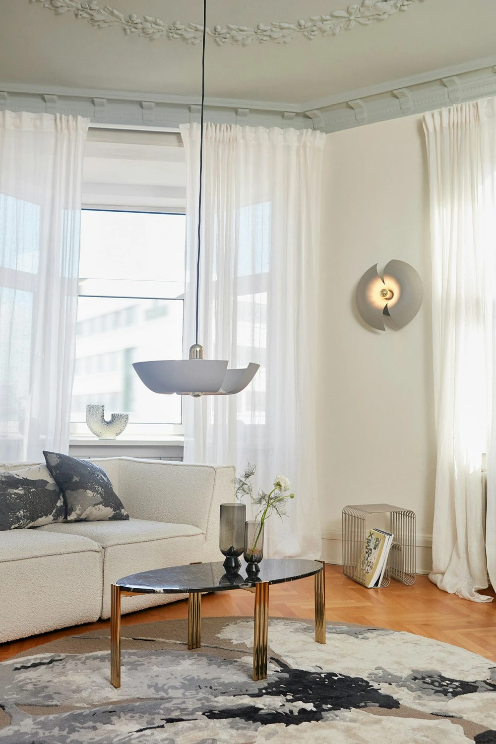 AYTM Tribus Kaffeetisch Oval, Gold / Schwarz 4 AYTM Tribus Kaffeetisch Oval, Gold / Schwarz – Bild 4