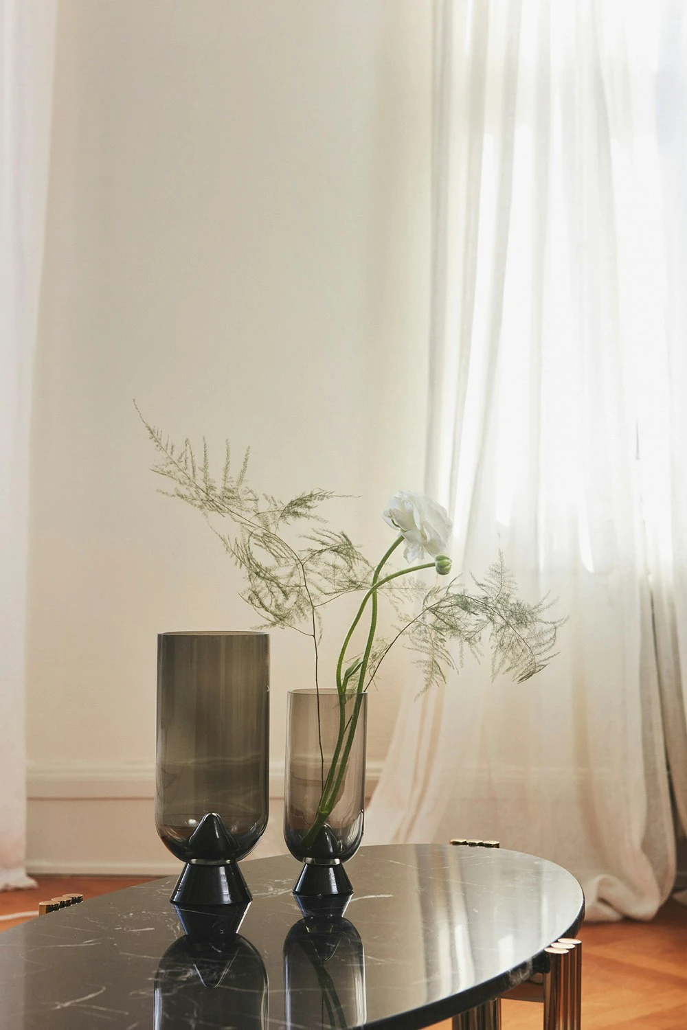 AYTM Tribus Kaffeetisch Oval, Gold / Schwarz 2 AYTM Tribus Kaffeetisch Oval, Gold / Schwarz – Bild 2