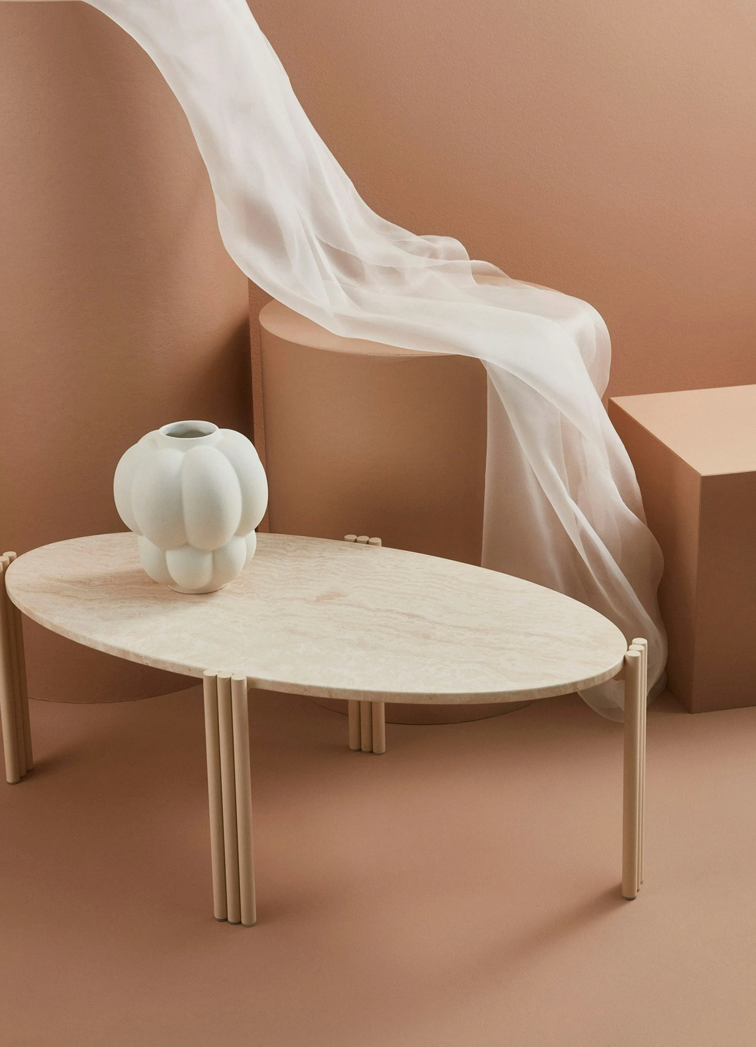 AYTM Tribus Kaffeetisch Oval, Travertinfarben/Sandfarben 6 AYTM Tribus Kaffeetisch Oval, Travertinfarben/Sandfarben – Bild 6