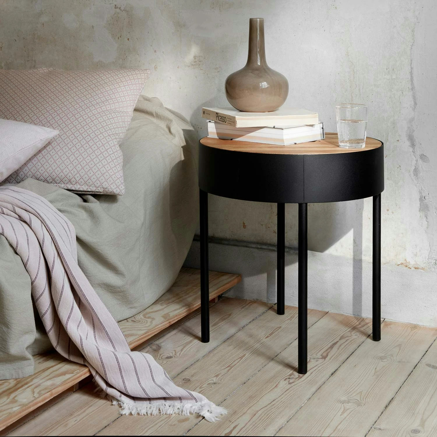 Broste Copenhagen Riley Tisch, Schwarz/Eiche 2 Broste Copenhagen Riley Tisch, Schwarz/Eiche – Bild 2