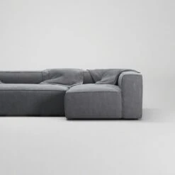 Grand 4-Sitzer-Sofa Liege Rechts Mit Sessel, Zinc Grey 11 Grand 4-Sitzer-Sofa Liege Rechts Mit Sessel, Zinc Grey -Gubi || Hay || &Tradition Verkäufe decotique grand 4 sitzer sofa liege rechts mit sessel 5