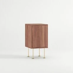 Vogue Nachttisch, Walnussfarben / Messing -Gubi || Hay || &Tradition Verkäufe decotique vogue nachttisch 73