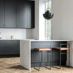 Barhocker Mit Rückenlehne 80 Cm, Schwarz / Braun Leder -Gubi || Hay || &Tradition Verkäufe department barhocker niedrig hoch ruckenlehne 86