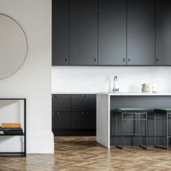 Barhocker Ohne Rückenlehne 67 Cm, Schwarz / Grün Samt -Gubi || Hay || &Tradition Verkäufe department barhocker niedrig ohne ruckenlehne 135