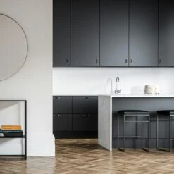 Barhocker Ohne Rückenlehne 67 Cm, Schwarz / Schwarz Leder -Gubi || Hay || &Tradition Verkäufe department barhocker niedrig ohne ruckenlehne 77