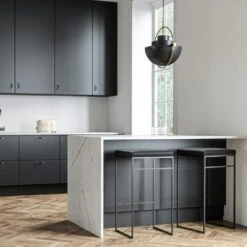 Barhocker Ohne Rückenlehne 77 Cm, Schwarz / Schwarz Samt -Gubi || Hay || &Tradition Verkäufe department barhocker ohne ruckenlehne schwarz 71