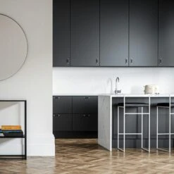 Barhocker Mit Rückenlehne 90 Cm, Weiß / Schwarz Ledern -Gubi || Hay || &Tradition Verkäufe department barstuhl mit hoher ruckenlehne schwarz 100