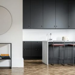 Barhocker Mit Rückenlehne 90 Cm, Schwarz / Rost Samt -Gubi || Hay || &Tradition Verkäufe department barstuhl mit hoher ruckenlehne schwarz 153