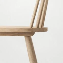 Wood H17 Windsor-Stuhl, Esche -Gubi || Hay || &Tradition Verkäufe department wood h17 sprossenstuhl 219