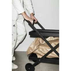 Design House Stockholm Exit Servierwagen, Schwarz 8 Design House Stockholm Exit Servierwagen, Schwarz -Gubi || Hay || &Tradition Verkäufe design house stockholm exit servierwagen 4