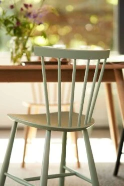 J46 Stuhl, Dusty Green -Gubi || Hay || &Tradition Verkäufe fdb mbler j46 chair dusty green pantone 556c gloss 10 4