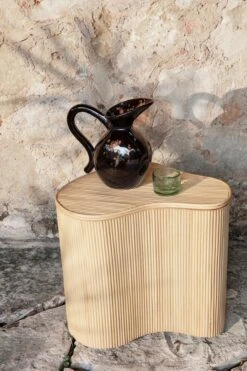 Ferm LIVING Isola Tisch Mit Aufbewahrung 46x50 Cm, Rattan -Gubi || Hay || &Tradition Verkäufe ferm living isola tisch mit aufbewahrung 46x50 cm rattan 1