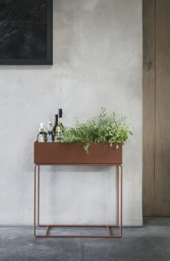 Ferm LIVING Plant Box Blumenkasten 60x65 Cm, Straw 6 Ferm LIVING Plant Box Blumenkasten 60x65 Cm, Straw -Gubi || Hay || &Tradition Verkäufe ferm living plant box 3