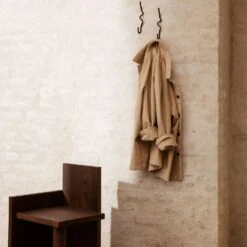 Ferm LIVING UTA Hocker / Beistelltisch Dunkel Geflecktes Kiefernholz -Gubi || Hay || &Tradition Verkäufe ferm living uta hocker beistelltisch dunkel geflecktes kiefernholz 5