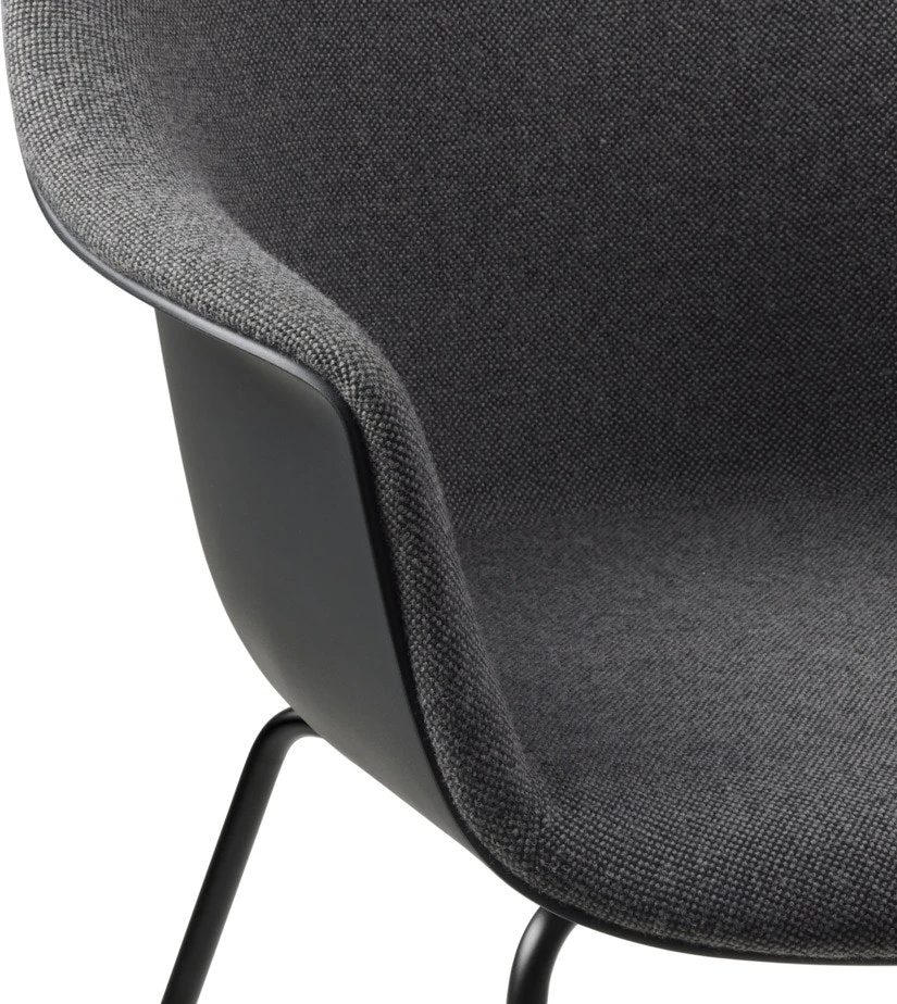 Gubi Bat Esszimmerstuhl Gepolsterte Vorderseite / Kegelförmige Basis, Hallingdal 65 173 2 Gubi Bat Esszimmerstuhl Gepolsterte Vorderseite / Kegelförmige Basis, Hallingdal 65 173 – Bild 2