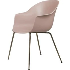 Gubi Bat Stuhl Conic, Antique Brass/ Sweet Pink