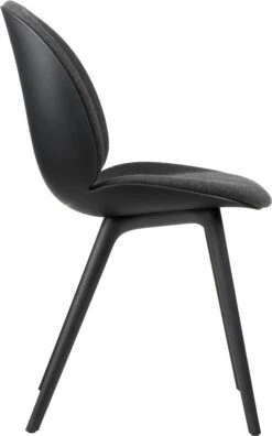 Gubi Beetle Stuhl Gepolstert Vorderseite / Kunststoffbasis, Hallingdal 65 173 8 Gubi Beetle Stuhl Gepolstert Vorderseite / Kunststoffbasis, Hallingdal 65 173 -Gubi || Hay || &Tradition Verkäufe gubi beetle dining chair front black plastic 2