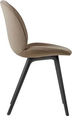 Gubi Beetle Stuhl Gepolstert / Kunststoffbasis, Sunday 034 -Gubi || Hay || &Tradition Verkäufe gubi beetle dining chair front black plastic 22