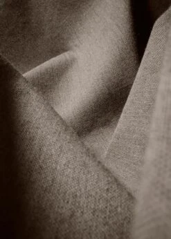 Gubi Beetle Stuhl Gepolstert / Kunststoffbasis, Remix 3 233 -Gubi || Hay || &Tradition Verkäufe gubi beetle dining chair front black plastic 33