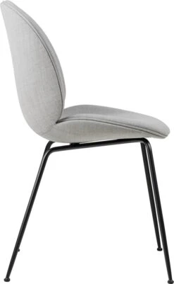 Gubi Beetle Stuhl Gepolstert / Kegelförmige Basis, Remix 3 123 6 Gubi Beetle Stuhl Gepolstert / Kegelförmige Basis, Remix 3 123 -Gubi || Hay || &Tradition Verkäufe gubi beetle dining chair front matt black 18