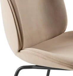 Gubi Beetle Stuhl Gepolstert / Kegelförmige Basis, Sunday 034 -Gubi || Hay || &Tradition Verkäufe gubi beetle dining chair front matt black 27