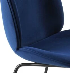 Gubi Beetle Stuhl Gepolstert / Kegelförmige Basis, Sunday 003 7 Gubi Beetle Stuhl Gepolstert / Kegelförmige Basis, Sunday 003 -Gubi || Hay || &Tradition Verkäufe gubi beetle dining chair front matt black 35