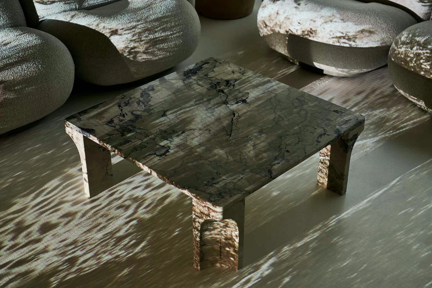 Gubi Doric Kaffeetisch Electric Grey, 80x80 Cm 6 Gubi Doric Kaffeetisch Electric Grey, 80x80 Cm – Bild 6