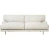 Gubi Flaneur Sofa FC 2-Sitzer, Beine Messing / Hot Madison 419 Off White