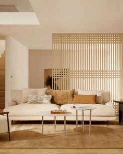 Gubi Flaneur Sofa LC 2-Sitzer, Beine Messing / Hot Madison 073 Beige 5 Gubi Flaneur Sofa LC 2-Sitzer, Beine Messing / Hot Madison 073 Beige -Gubi || Hay || &Tradition Verkäufe gubi flaneur sofa lc 1 1