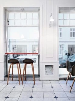 Gubi 3D Barstuhl H65cm, Walnut/ Shy Cherry -Gubi || Hay || &Tradition Verkäufe gubi gubi 3d barstuhl h65cm walnut black 2