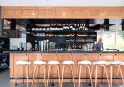 Gubi 3D Barstuhl H65cm, Walnut/ Shy Cherry -Gubi || Hay || &Tradition Verkäufe gubi gubi 3d barstuhl h65cm walnut black 3