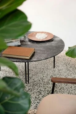 Gubi IOI Kaffeetisch Schwarz / Messing / Grau Marmor, Ø100 Cm -Gubi || Hay || &Tradition Verkäufe gubi ioi kaffeetisch schwarz messing grau marmor 3