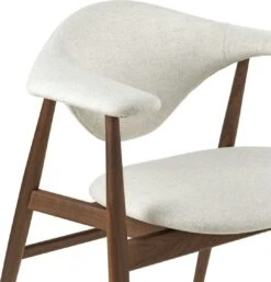 Gubi Masculo Esszimmerstuhl, Geöltes Walnussholz / Plain 0026 8 Gubi Masculo Esszimmerstuhl, Geöltes Walnussholz / Plain 0026 -Gubi || Hay || &Tradition Verkäufe gubi masculo dining chair wood base 11