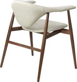 Gubi Masculo Esszimmerstuhl, Geöltes Walnussholz / Eero Special Fr 106 -Gubi || Hay || &Tradition Verkäufe gubi masculo dining chair wood base 2
