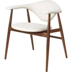 Gubi Masculo Esszimmerstuhl, Geöltes Walnussholz / Plain 0026