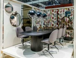 Gubi Moon Esstisch Elliptical Furnier Brown Black, 258x101 Cm 4 Gubi Moon Esstisch Elliptical Furnier Brown Black, 258x101 Cm -Gubi || Hay || &Tradition Verkäufe gubi moon dining table elliptical 258x101 brown black 5 1