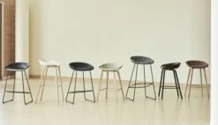 Hay AAS 32 Barhocker Hoch, Mit Wasserlack Behandelte Eiche / Weiß -Gubi || Hay || &Tradition Verkäufe hay about a stool aas 32 barhocker hoch 7