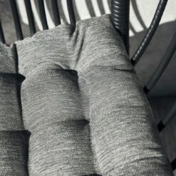 House Doctor Sitzpolster Wasserabweisend Militärgrün 50x50 Cm 8 House Doctor Sitzpolster Wasserabweisend Militärgrün 50x50 Cm -Gubi || Hay || &Tradition Verkäufe house doctor seat pad with upholstery fine army green 9