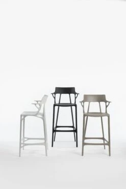 Kartell A.I. Barhocker Recycelt 65 Cm, Weiß 9 Kartell A.I. Barhocker Recycelt 65 Cm, Weiß -Gubi || Hay || &Tradition Verkäufe kartell ai bar stool recycled 21