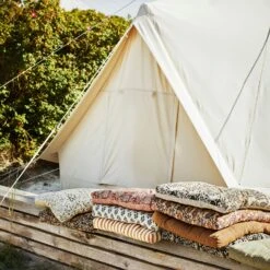 Madam Stoltz Sitzkissen 45x45 Cm, Altweiß / Honigfarben -Gubi || Hay || &Tradition Verkäufe madam stoltz seat cushion 45x45 cm 4