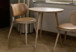 Mater The Dining Chair Esszimmerstuhl, Matt Lackierte Eiche 6 Mater The Dining Chair Esszimmerstuhl, Matt Lackierte Eiche -Gubi || Hay || &Tradition Verkäufe mater the dining chair esszimmerstuhl 3