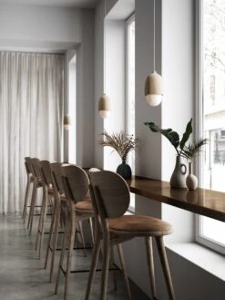 Mater The High Stool Backrest Barstuhl, Schwarz Lackiert Buche 8 Mater The High Stool Backrest Barstuhl, Schwarz Lackiert Buche -Gubi || Hay || &Tradition Verkäufe mater the high stool backrest barstuhl 1