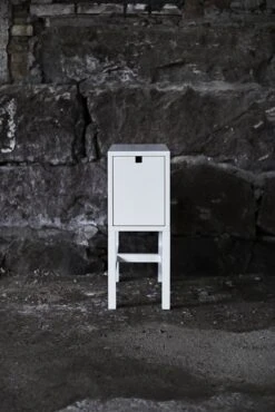 Neu eingetroffen -Gubi || Hay || &Tradition Verkäufe mavis falsterbo bedside table low 3