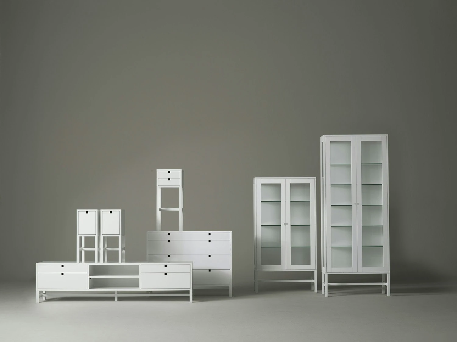 Falsterbo Bedside Table Low, White Lacquer 3 Falsterbo Bedside Table Low, White Lacquer – Bild 3