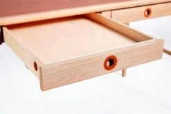 Höllviken Desk, White Pigmented Oak -Gubi || Hay || &Tradition Verkäufe mavis hollviken desk 6