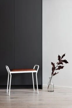 Maze Anyone Hocker, Weiß/Vintage Cognac -Gubi || Hay || &Tradition Verkäufe maze anyone hocker 10