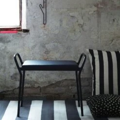 Maze Anyone Hocker, Schwarz -Gubi || Hay || &Tradition Verkäufe maze anyone hocker 17