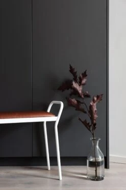 Maze Anyone Hocker, Weiß/Vintage Cognac -Gubi || Hay || &Tradition Verkäufe maze anyone hocker 9